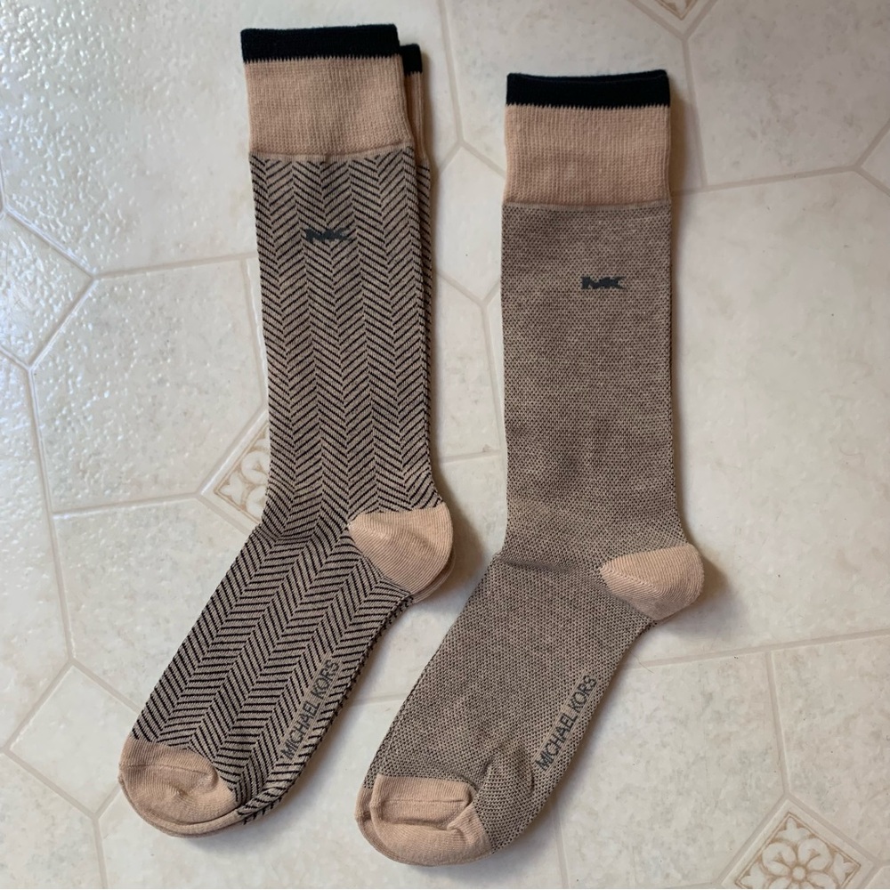 NWOT 2 Pair Men’s Michael Kors Beige and Black Patterned Socks